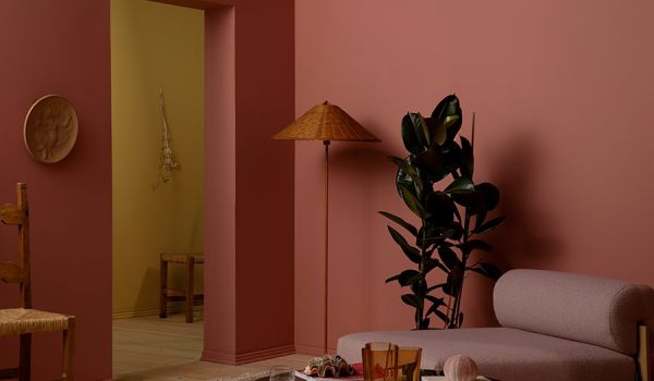 Tikkurilas årets kulör 2023 är en mild och bruten rosa V413 Rosens stund